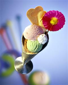 Strawberry, pistachio & chocolate ice cream, cream & wafers