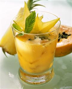 Papaya and pineapple drink with carambola stars & mint (2)