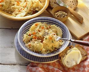 Sauerkraut salad with apples and pepper