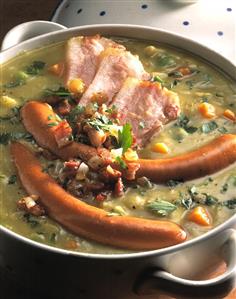 Pea stew with pig's cheek & sausages in pot