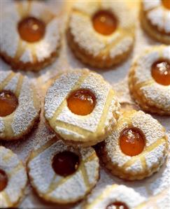 Jelly-filled Cookies with Powdered Sugar