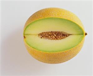 Galia melon, one slice cut out (2)