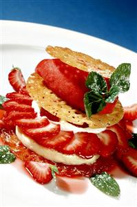 Strawberry gourmandise with burnt cream (1)