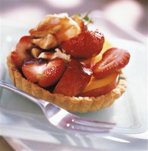 Strawberry and nectarine tartlet