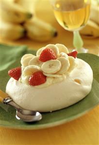 Banana and strawberry meringue