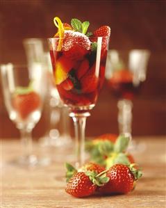 Soupe de fraises in a stemmed glass