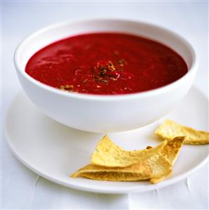 Beetroot soup in a bowl, with taco crisps (2)