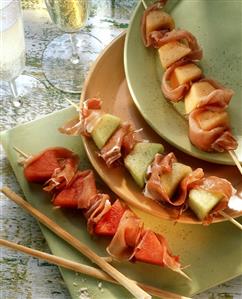 Prosciutto e melone (Melon with ham and grissini)