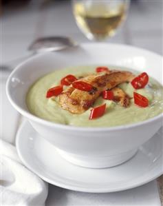 Guacamole soup with chicken breast fillet & chili rings