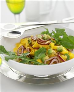 Avocado salad with mango, rocket and red onions