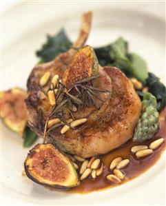 Pork cutlet with figs, rosemary and pine nuts