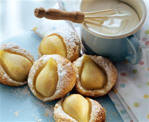 Warm pear puff pastry tartlet with cream (2)