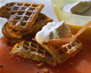 Banana waffles with vanilla cream (1)