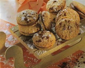 Chocolate and nut cookies