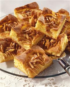 Tray-baked apple cake with slivered almonds (2)