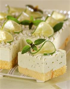 Lime cake with mascarpone mousse and rum (Mojito torte)