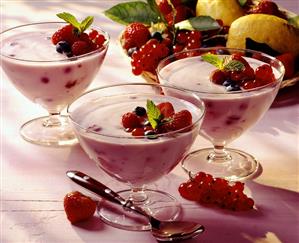 Yoghurt mousse with mixed berries