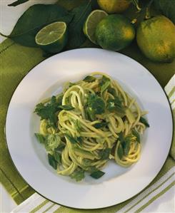 Spaghetti with avocado & lime sauce and coriander (1)