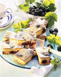 Semolina slices with blackberries on cake plate