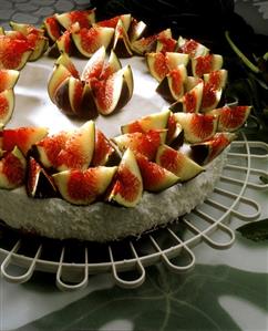 Coconut cream gateau with fresh figs