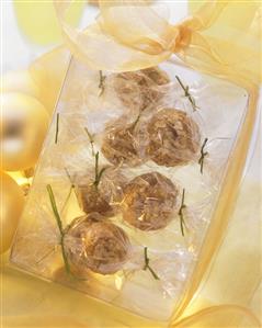 Power balls: honey, oat flakes and sesame seeds (3)