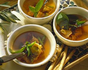 Clear tomato soup with asparagus tortellini (1)