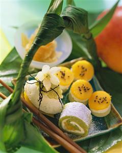 Various marzipan sushi with kiwi fruit and mango (4)