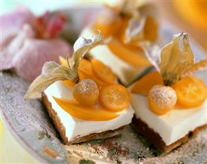 Lime mousse tartlet with exotic fruit (1)