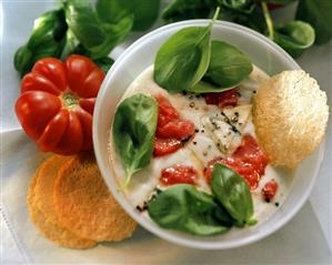 Cream cheese soup with cream gorgonzola & tomato pieces (5)