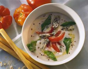 Creamed cheese soup with gorgonzola cream & tomato pieces (7)