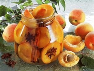 Apricots preserved in whisky