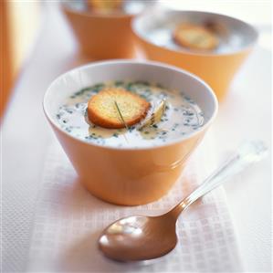 Potato and cheese soup with toasted bread