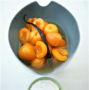 Apricot compote with vanilla pod