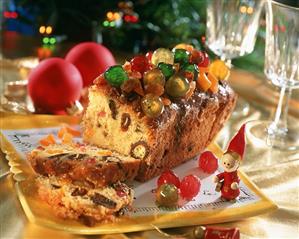 Christmas cake with candied fruit (1)