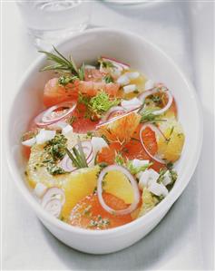 Spicy orange salad with fennel, onions and herbs