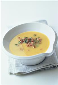 Potato soup with bacon and lovage (1)