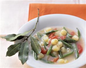 Potato soup with green beans and tomatoes (1)