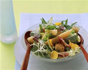 Mixed salad leaves with flowers, melon pieces & croutons