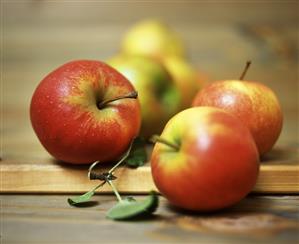 A few Braeburn apples (1)