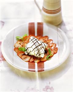 Strawberry carpaccio with yoghurt dumplings (1)