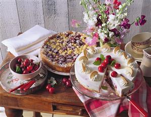 Cheesecake with cherries and cherry crumble cake (3)