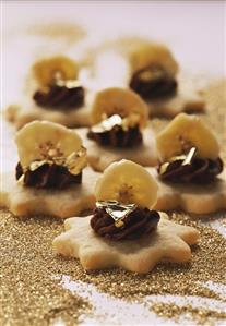 Banana stars with chocolate cream