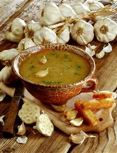 Garlic soup with toasted bread