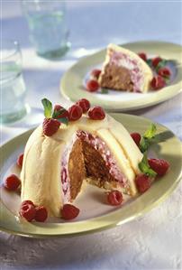 Zuccotto ai lamponi (frozen chocolate & raspberry dome cake)