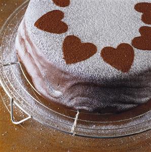 Chocolate cake with icing sugar decoration (2)