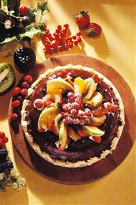 Norwegian almond ring with fruit