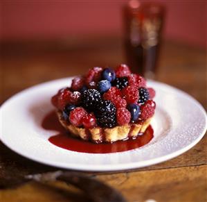 Tartlet with mixed berries