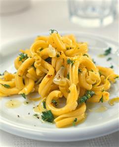 Gemelli al limone (Pasta with lemon and garlic sauce)