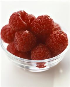 A bowl of raspberries