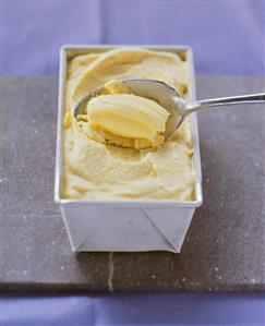 Mango mascarpone ice cream in a loaf tin (2)